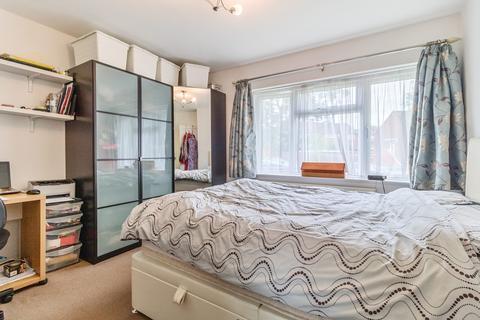 187 Fairmead Crescent, Edgware, HA8 8YS