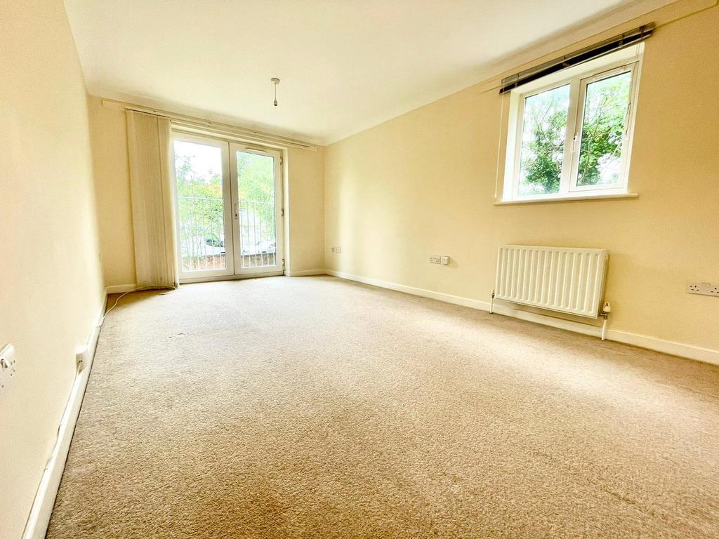 Craig House, Craig Avenue, Reading... 2 bed apartment to rent £1,200