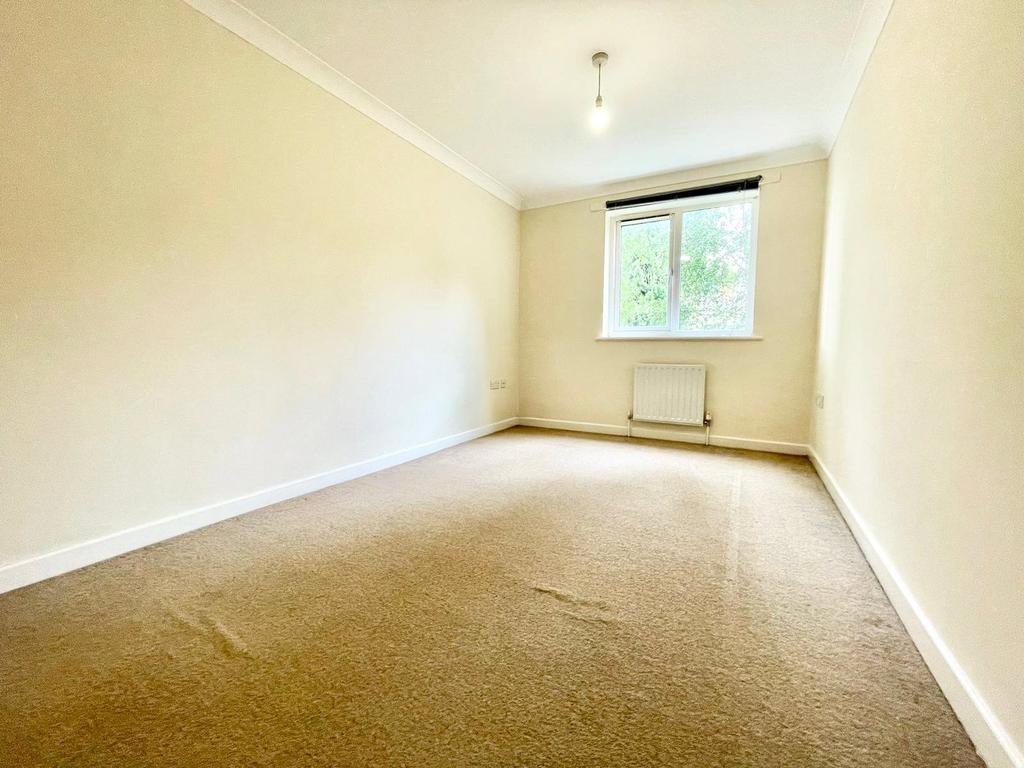 Craig House, Craig Avenue, Reading... 2 bed apartment to rent £1,200