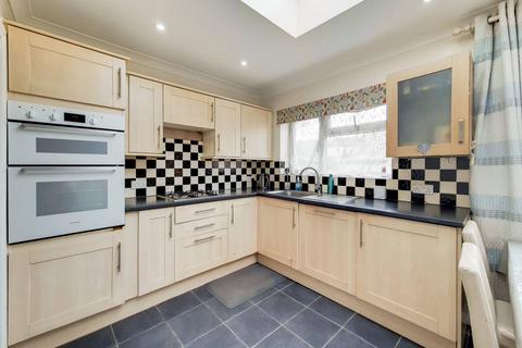5 bedroom end of terrace house to rent, Exeter Road, Rayners Lane, Harrow, HA2
