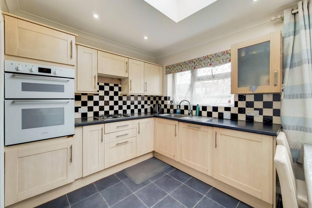Exeter Road, Rayners Lane, Harrow, HA2 5 bed end of terrace house to