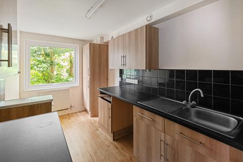 3 bedroom apartment for sale, Priory Crescent, London, SE19