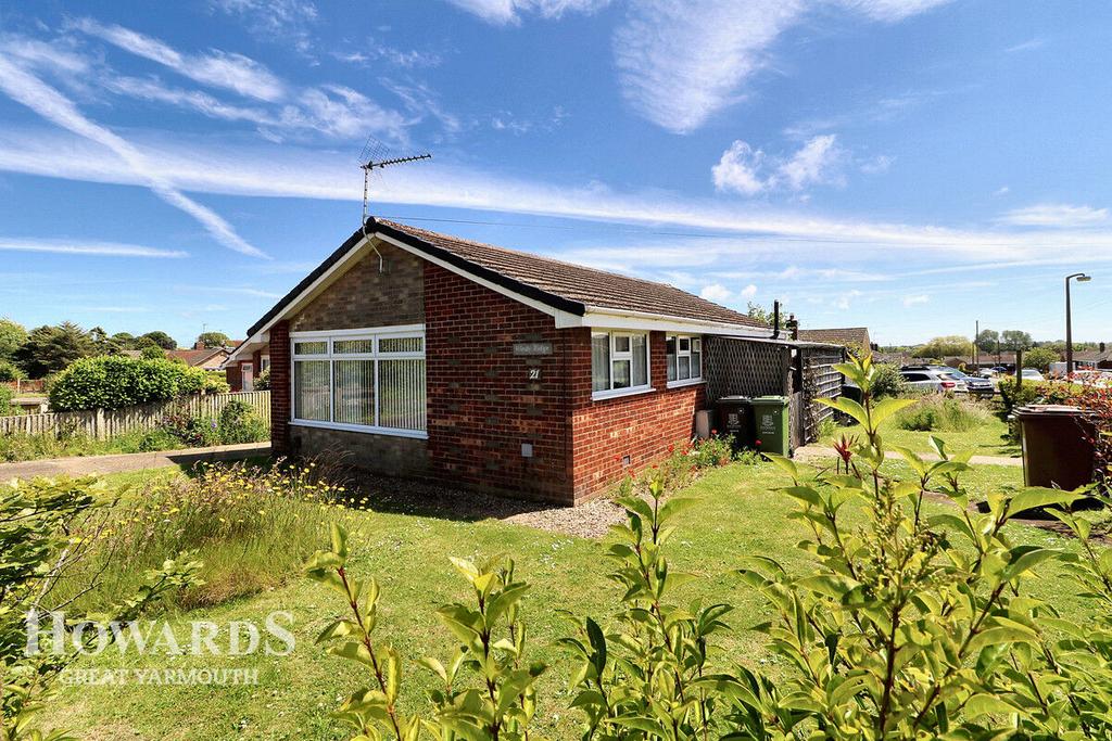 Weston Rise, CaisteronSea 3 bed detached bungalow £250,000