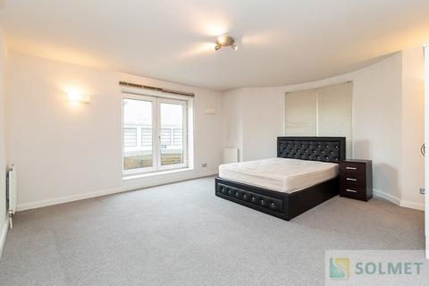 2 bedroom flat to rent, Admiral Walk, London W9