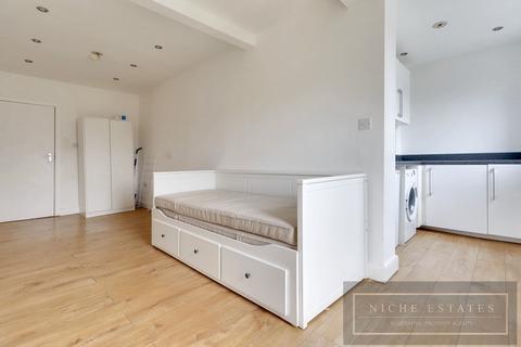 undefined, West Hill, Wembley, London, HA9 - ENSUITE BEDSIT COUNCIL TAX AND WATER INC