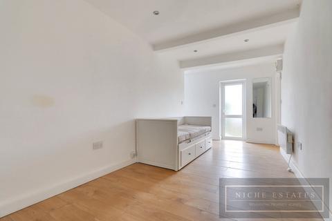 undefined, West Hill, Wembley, London, HA9 - ENSUITE BEDSIT COUNCIL TAX AND WATER INC