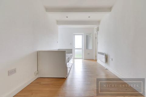 undefined, West Hill, Wembley, London, HA9 - ENSUITE BEDSIT COUNCIL TAX AND WATER INC