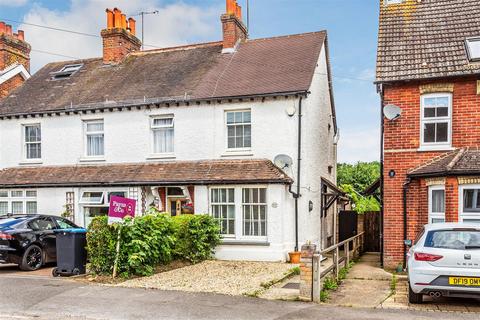 3 bedroom cottage to rent, Salisbury Road, Godstone