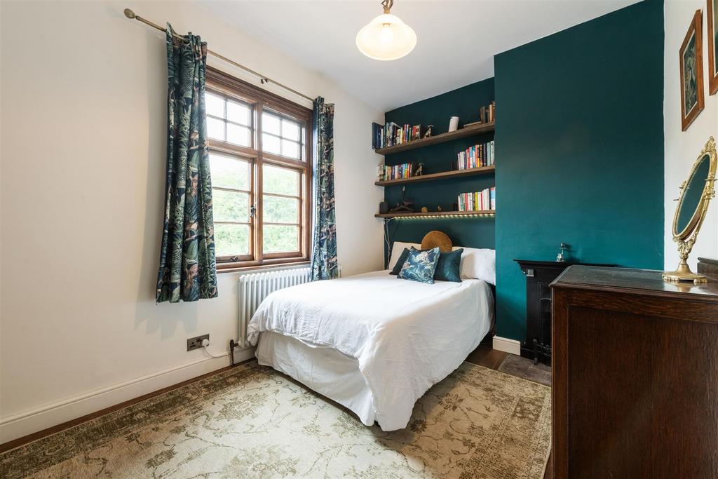 3 Min Y Don, Old Warwick Road, Lapworth, B94 6 LJ 1