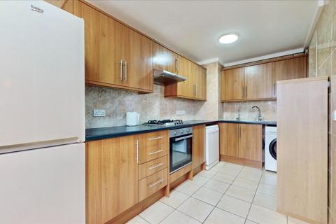 2 bedroom flat for sale, Hatfield Close, Ilford, IG6