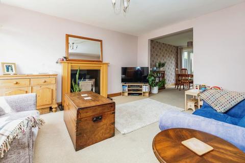 14 Wharfedale Drive, Chapeltown, Sheffield, S35 2QL