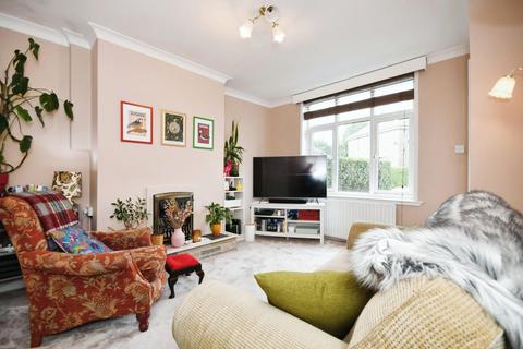 40 Studfield Crescent, Sheffield, S6 4SR