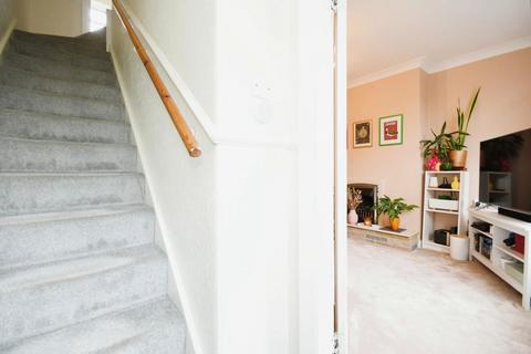 40 Studfield Crescent, Sheffield, S6 4SR