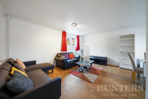 2 bedroom flat for sale, Russell Road, London