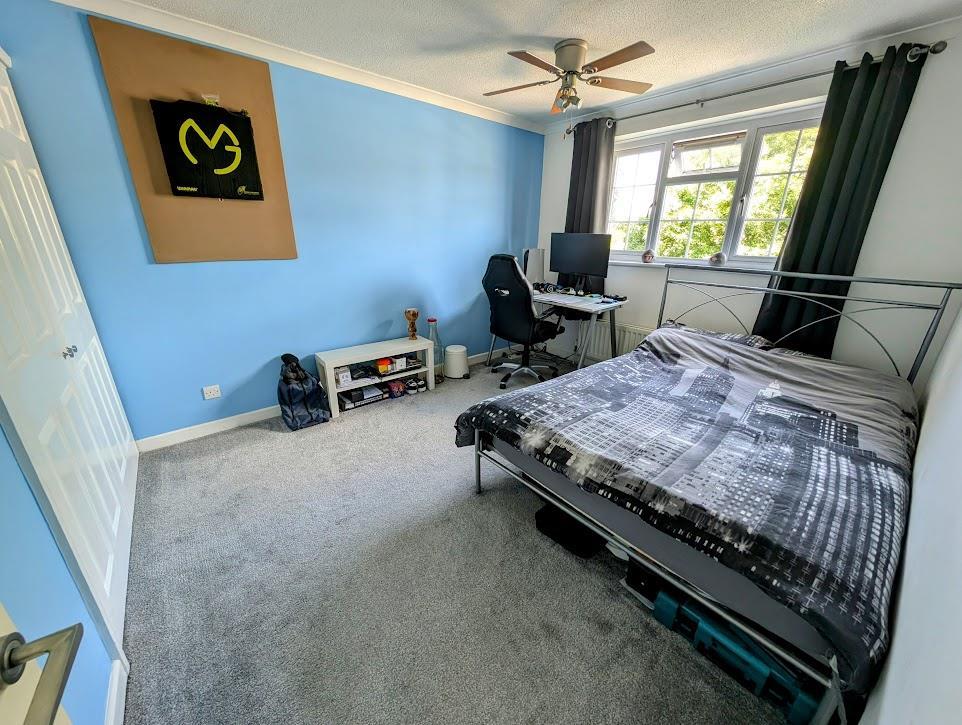 Bed 2.jpg