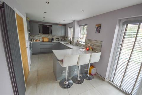 4 bedroom detached house for sale, Wychwood Grove, Sothall, Sheffield, S20