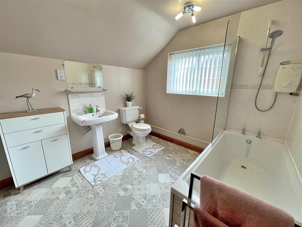 Bathroom 2.jpg