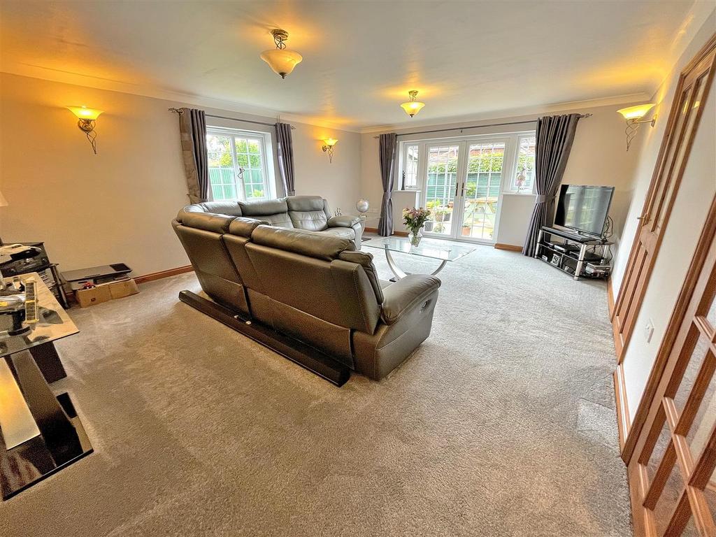 Living room 2.jpg