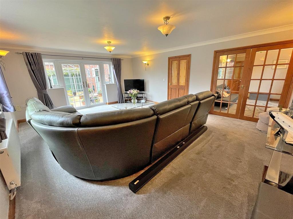 Living room 3.jpg