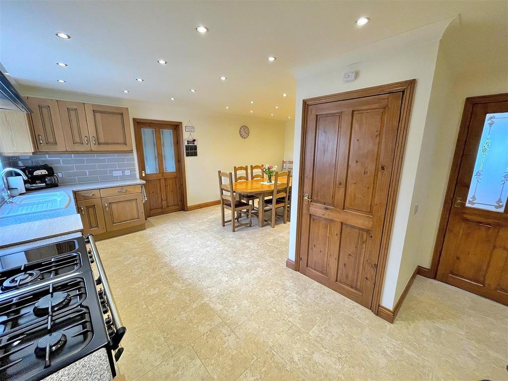 Kitchen diner 2.jpg