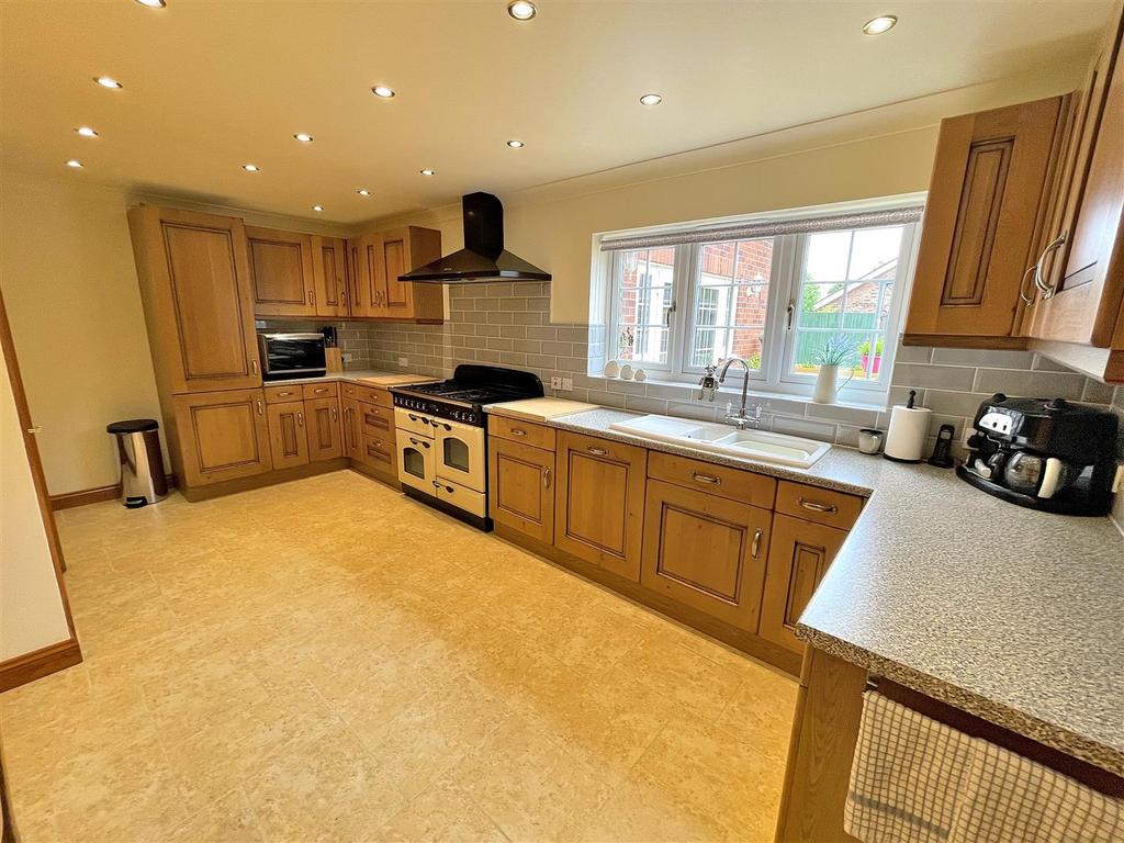 Kitchen area 1.jpg