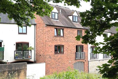 3 bedroom townhouse for sale, Monks Walk, Evesham