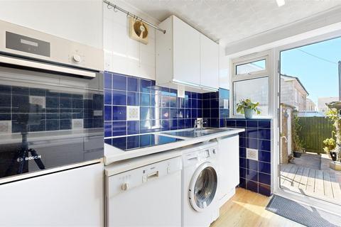 3 bedroom end of terrace house for sale, Courtlands Road, Portland