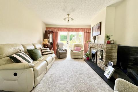 4 bedroom semi-detached house for sale, Fallowfield Road, Halesowen