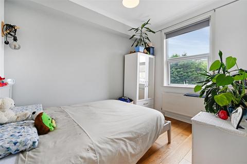 2 bedroom flat for sale, Park Avenue, Mitcham CR4