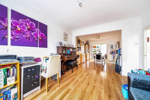 3 bedroom semi-detached house for sale, Warwick Avenue, Edgware