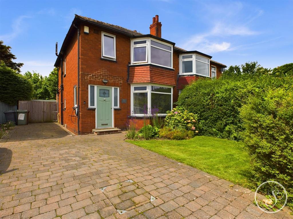 Stanmore Crescent, Leeds 3 bed semidetached house for sale £350,000