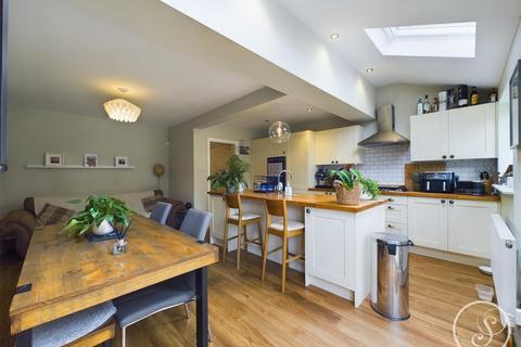 75 Stanmore Crescent, Leeds, LS4 2SB