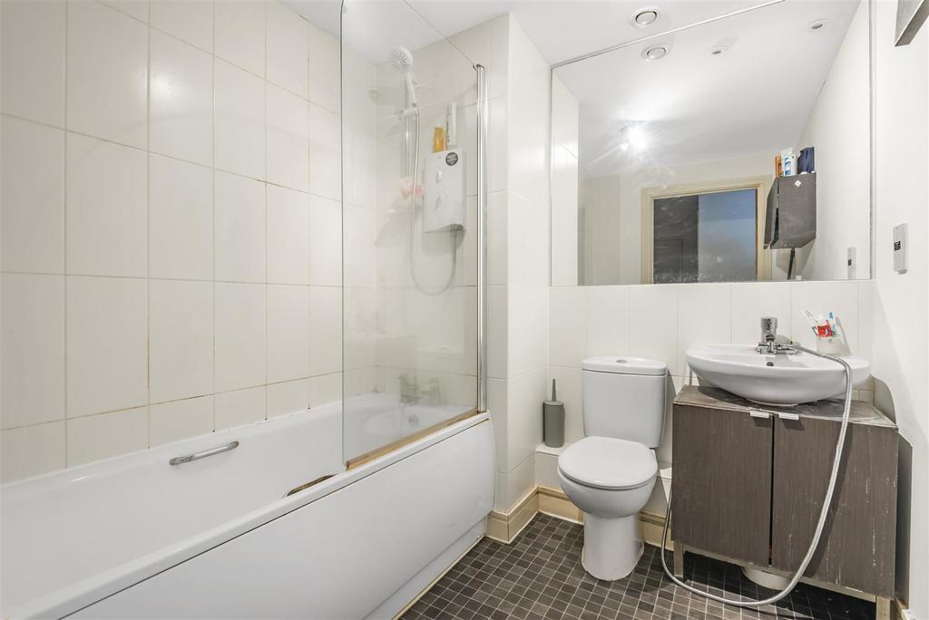 19 w bath.jpg
