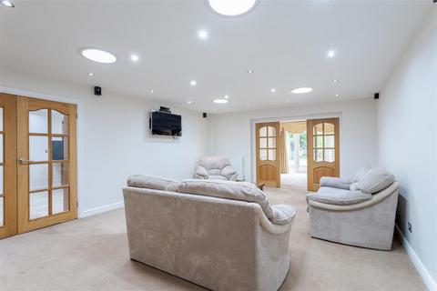 7 Antringham Gardens, Birmingham, B15 3QL