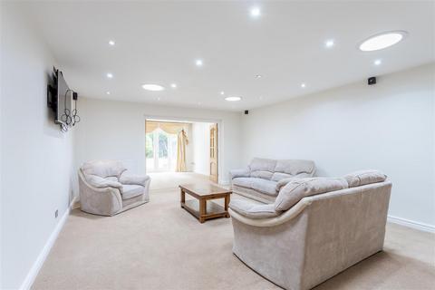 7 Antringham Gardens, Birmingham, B15 3QL