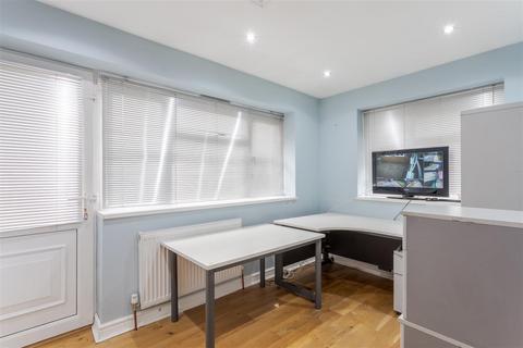 7 Antringham Gardens, Birmingham, B15 3QL