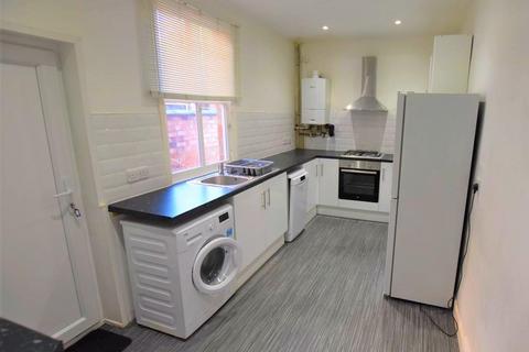 3 bedroom terraced house to rent, Beaconsfield Road, Leicester