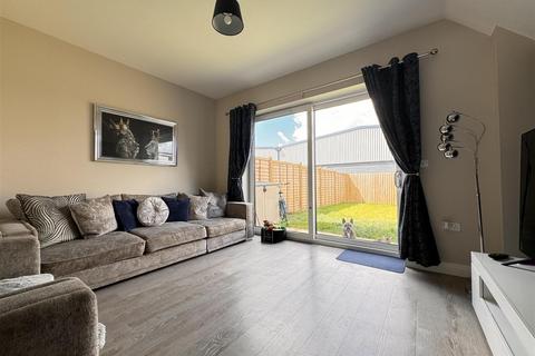 4 bedroom semi-detached house for sale, New Dawn Place, Swindon SN1