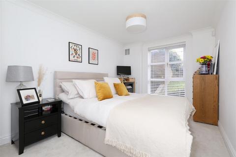 2 bedroom flat to rent, Seven Sisters Road, Finsbury Park