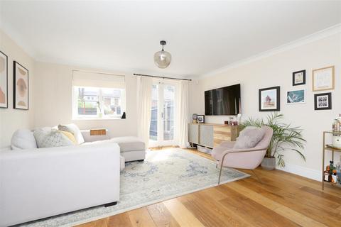 2 bedroom flat to rent, Seven Sisters Road, Finsbury Park