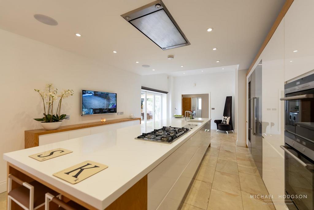 Kitchen / Casual Dining Room