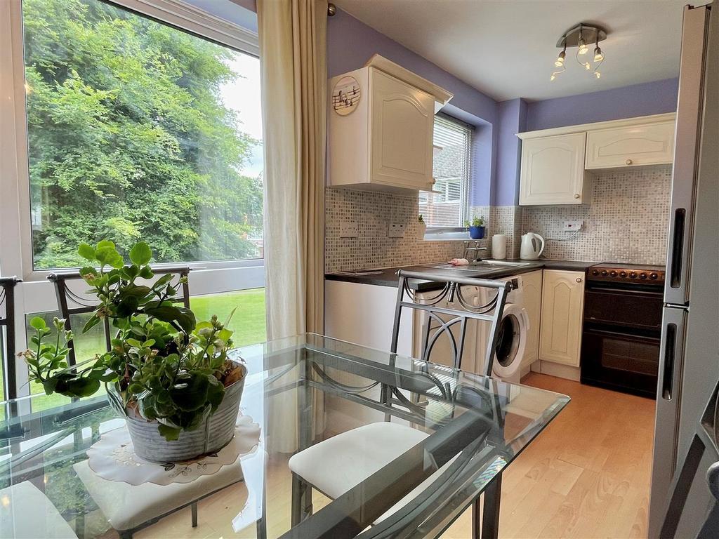 Dining into Kitchen