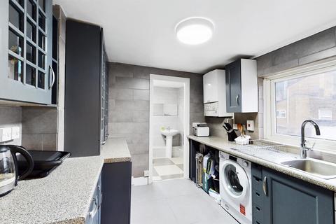 1 bedroom flat for sale, Vicarage Road, London