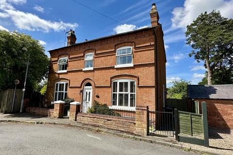 4 bedroom detached house for sale, New Road, Astwood Bank