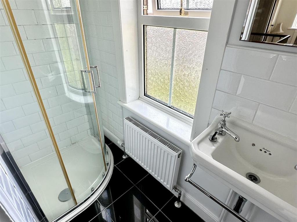 Separate shower room