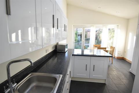 2 bedroom end of terrace house for sale, River Cottage, Thames Ditton