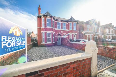 3 bedroom semi-detached house to rent, Cedar Street, Southport PR8