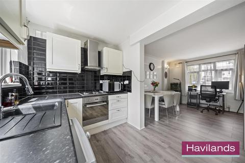 3 bedroom end of terrace house for sale, The Fairway, London