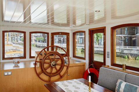 3 bedroom houseboat for sale, Plantation Wharf, Battersea, SW11