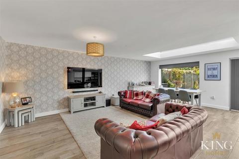 18 Lansdowne Road, Studley, B80 7RB